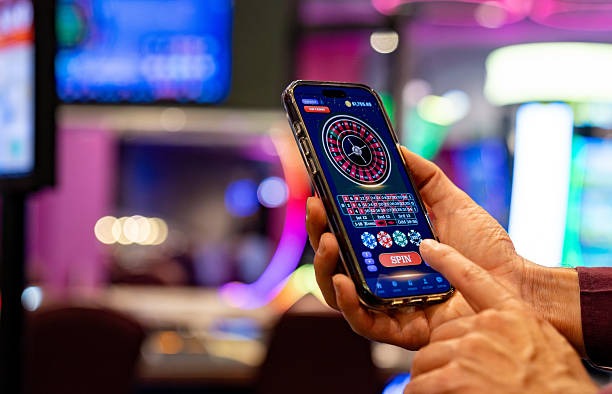 Pemain dan strategis Free Fire dalam sesi pertandingan World Series